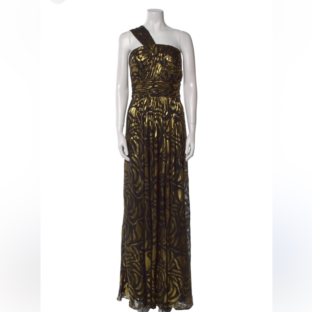 Aidan Mattox Gold and Black One-Shoulder Gown 🎁